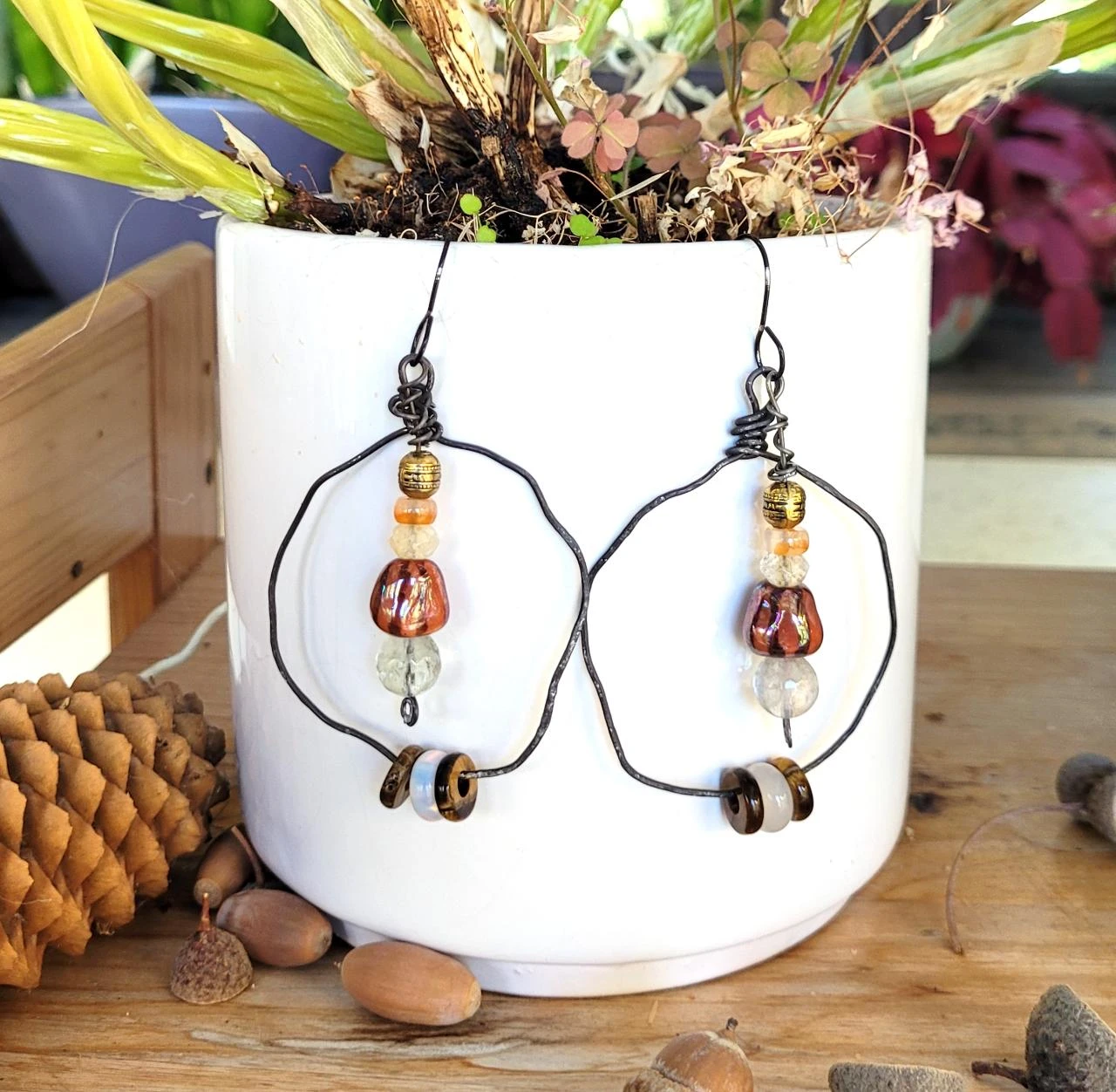 Des boucles d'oreille créoles: céramique Kazuri,  pierres fines ..